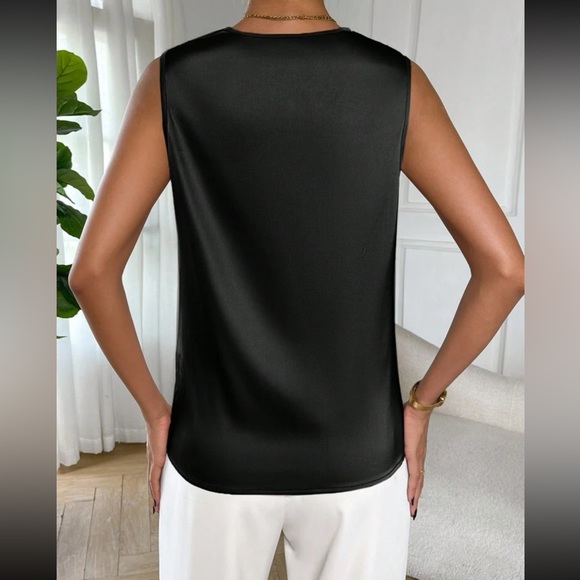 Luxe draped front sleeveless blouse - Picture 4 of 15